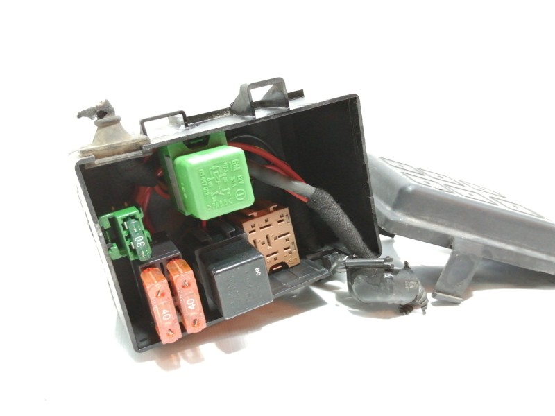 Recambio de caja reles / fusibles para opel astra g berlina comfort referencia OEM IAM 90560119  