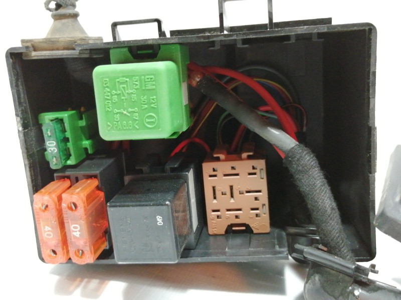 Recambio de caja reles / fusibles para opel astra g berlina comfort referencia OEM IAM 90560119  
