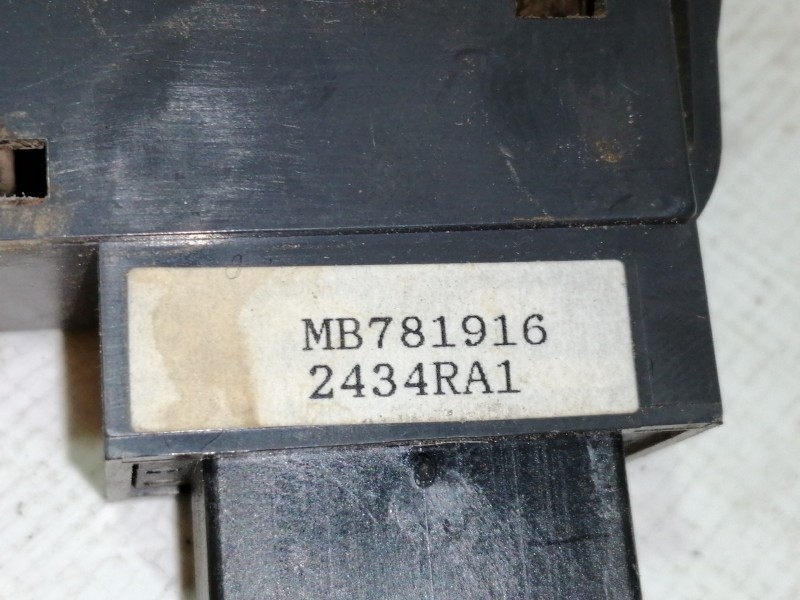 Recambio de mando elevalunas delantero derecho para mitsubishi montero (v20/v40) 2.5 turbodiesel referencia OEM IAM MB781916  