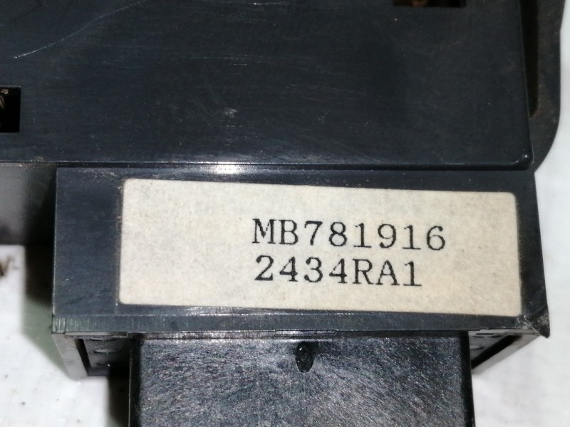 Recambio de mando elevalunas trasero derecho para mitsubishi montero (v20/v40) 2.5 turbodiesel referencia OEM IAM MB781916  