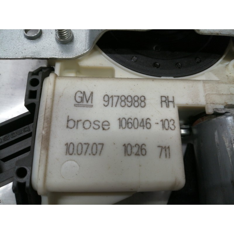 Recambio de elevalunas delantero derecho para opel vectra c caravan elegance referencia OEM IAM 990090104  