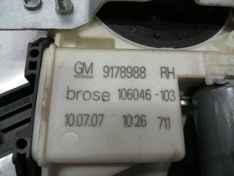 Recambio de elevalunas delantero derecho para opel vectra c caravan elegance referencia OEM IAM 990090104  