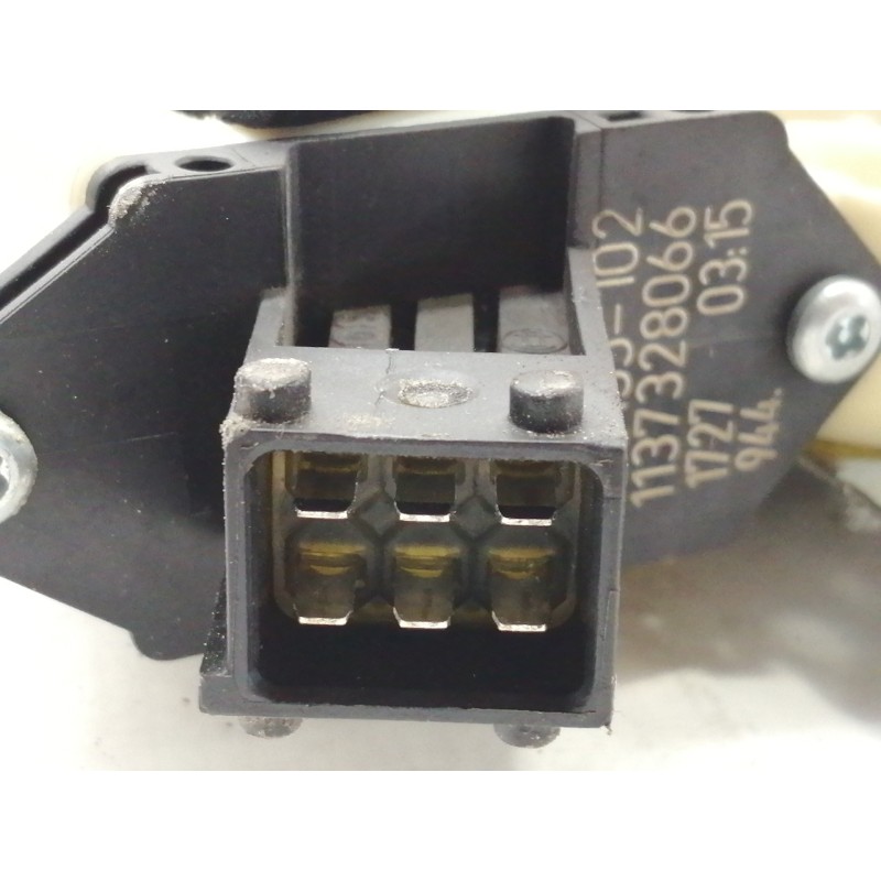 Recambio de elevalunas delantero derecho para opel vectra c caravan elegance referencia OEM IAM 990090104  