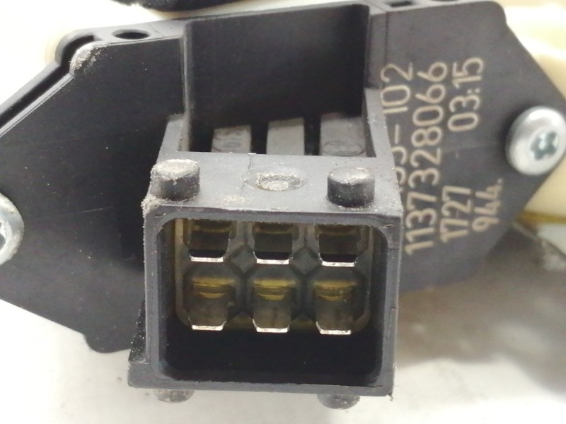 Recambio de elevalunas delantero derecho para opel vectra c caravan elegance referencia OEM IAM 990090104  