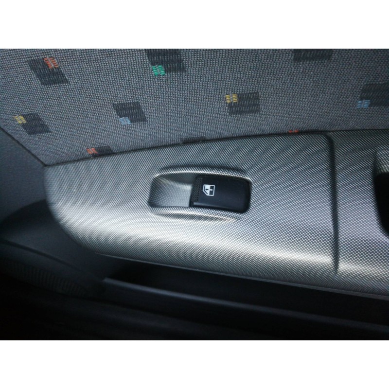 Recambio de mando elevalunas delantero derecho para hyundai getz (tb) 1.3 gls referencia OEM IAM 935801C100  