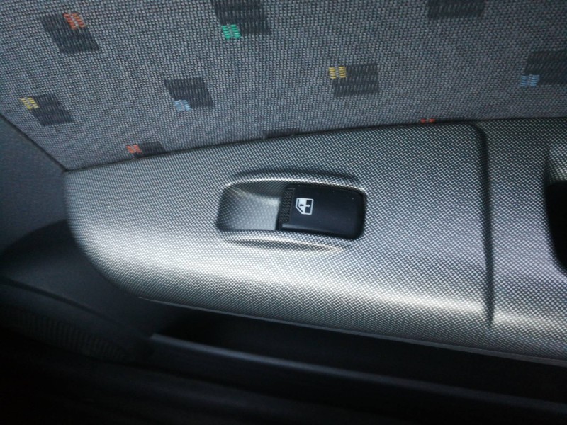 Recambio de mando elevalunas delantero derecho para hyundai getz (tb) 1.3 gls referencia OEM IAM 935801C100  