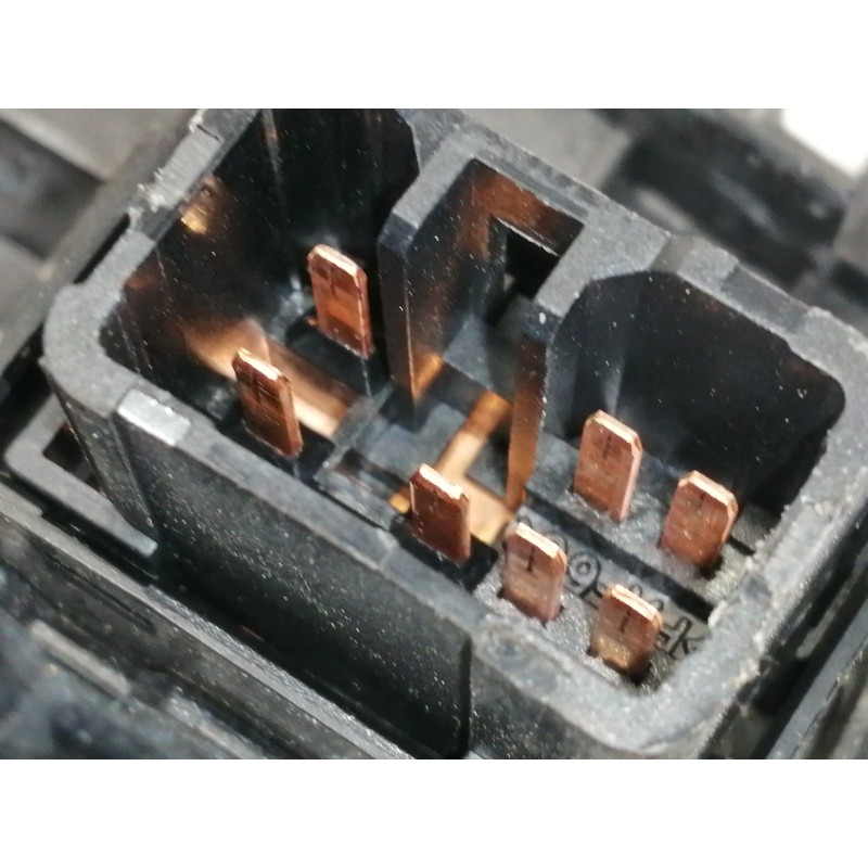 Recambio de mando elevalunas delantero derecho para hyundai getz (tb) 1.3 gls referencia OEM IAM 935801C100  