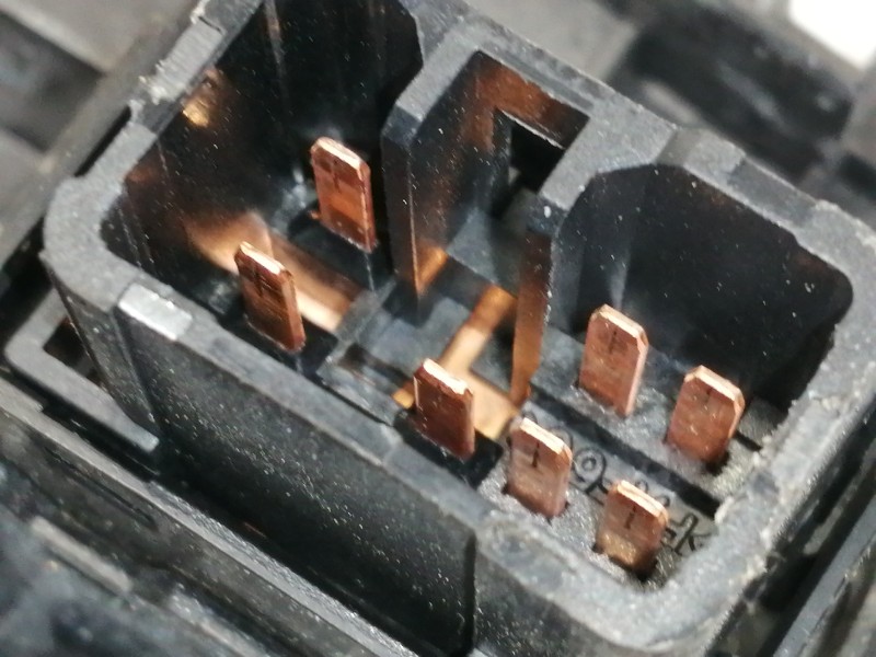 Recambio de mando elevalunas delantero derecho para hyundai getz (tb) 1.3 gls referencia OEM IAM 935801C100  