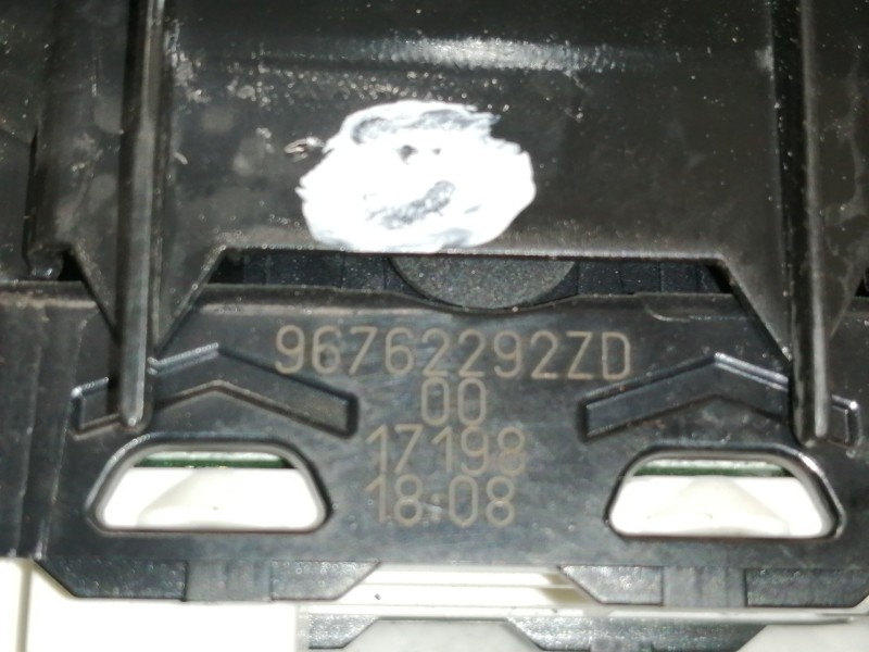 Recambio de mando elevalunas trasero derecho para citroën c3 feel referencia OEM IAM 96762292ZD  