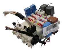 Recambio de caja reles / fusibles para nissan primera berlina (p12) acenta referencia OEM IAM 24350AV700  