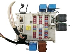 Recambio de caja reles / fusibles para nissan primera berlina (p12) acenta referencia OEM IAM 24350AV700   2