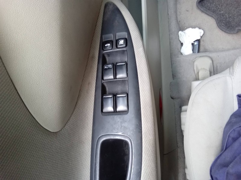 Recambio de mando elevalunas delantero izquierdo para nissan primera berlina (p12) acenta referencia OEM IAM 25401AV640 C8DD702N