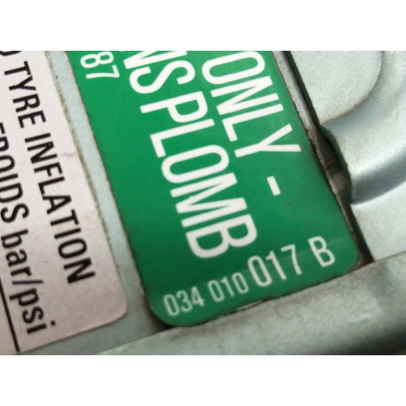 Recambio de tapa exterior combustible para volkswagen golf ii (191/193) cl referencia OEM IAM 321809905  