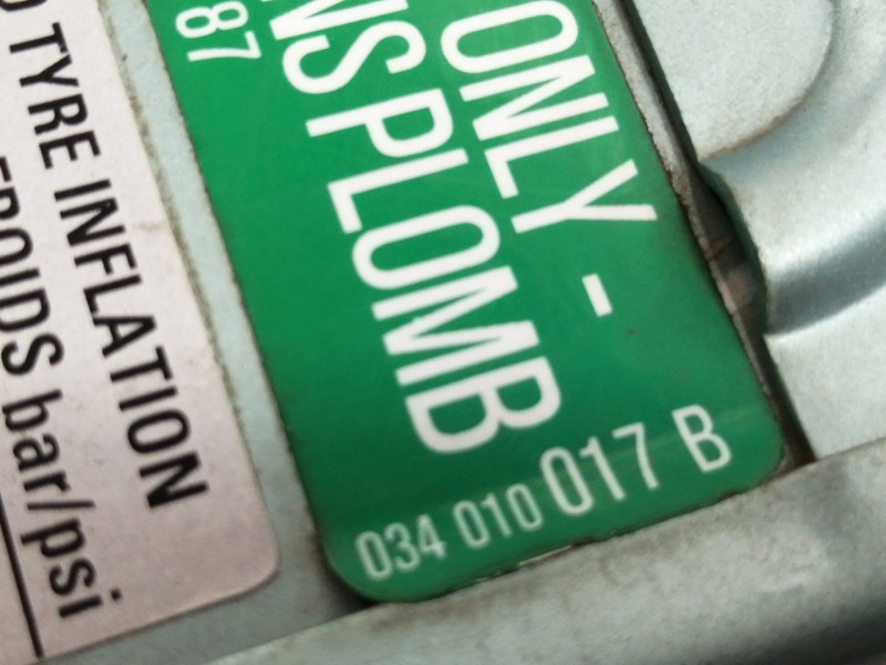 Recambio de tapa exterior combustible para volkswagen golf ii (191/193) cl referencia OEM IAM 321809905  