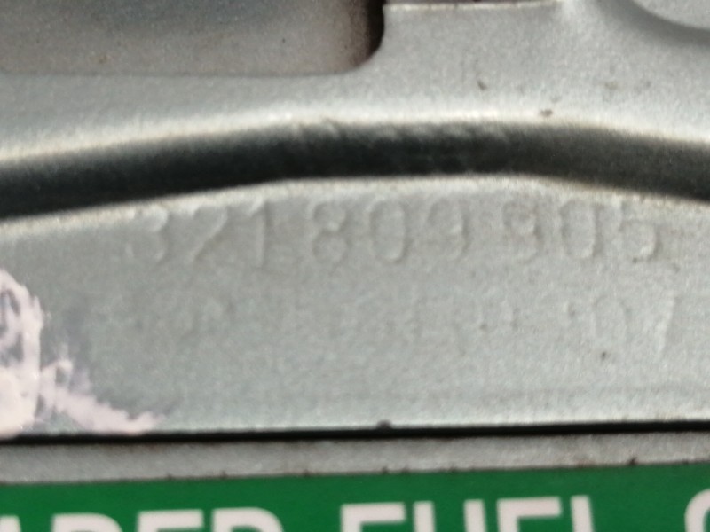 Recambio de tapa exterior combustible para volkswagen golf ii (191/193) cl referencia OEM IAM 321809905  