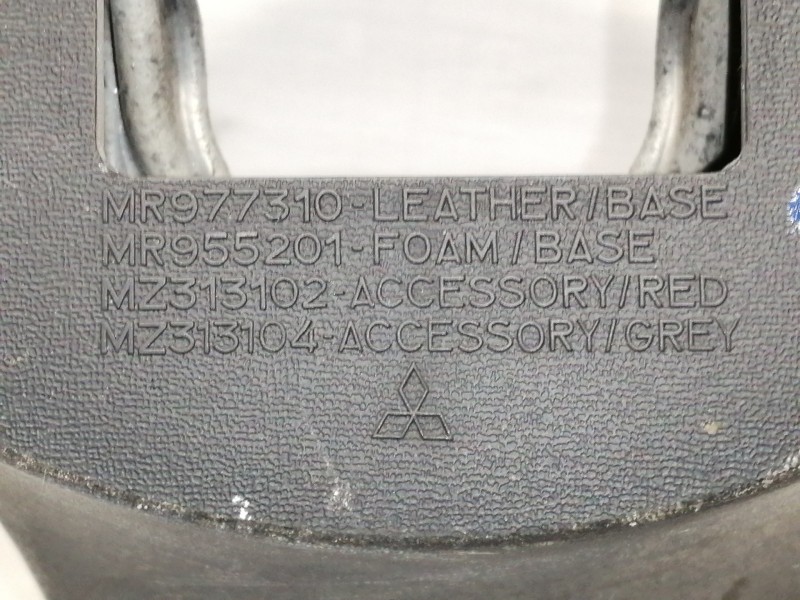 Recambio de volante para mitsubishi colt berlina 5 (z30a) 1.5 di-d insport referencia OEM IAM 6027644C MR977310 ME955201 MZ31310