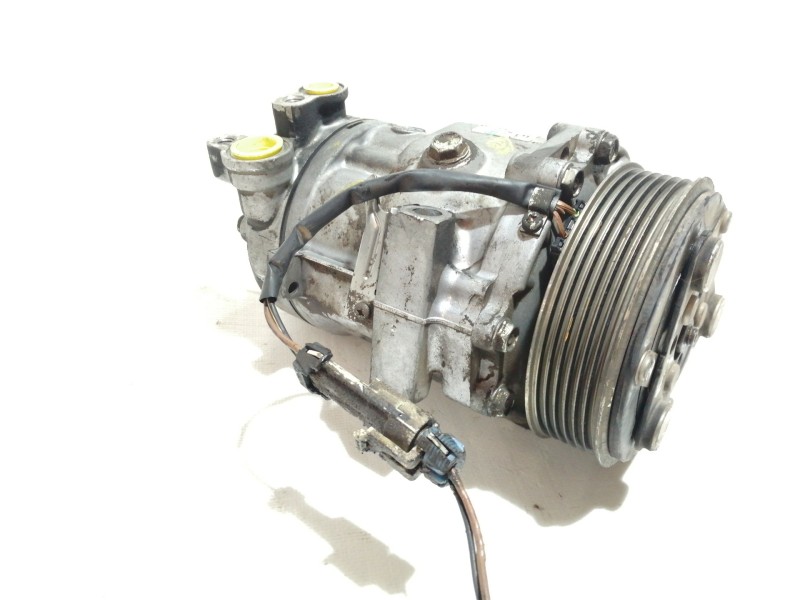 Recambio de compresor aire acondicionado para opel corsa c blue line referencia OEM IAM 13197538  