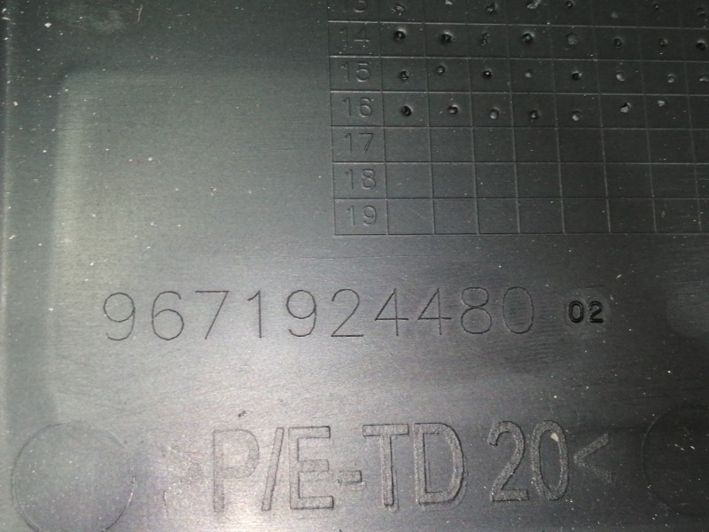 Recambio de caja reles / fusibles para citroën c3 shine referencia OEM IAM 9671924480  