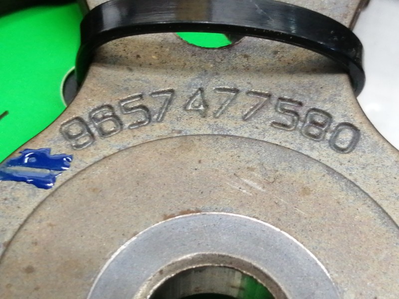 Recambio de polea arbol levas para citroën berlingo 1.6 hdi 75 xtr referencia OEM IAM 9857477580  