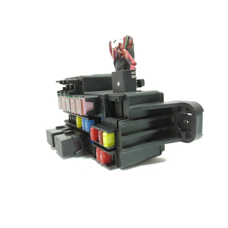Recambio de caja reles / fusibles para opel mokka selective referencia OEM IAM 826166  