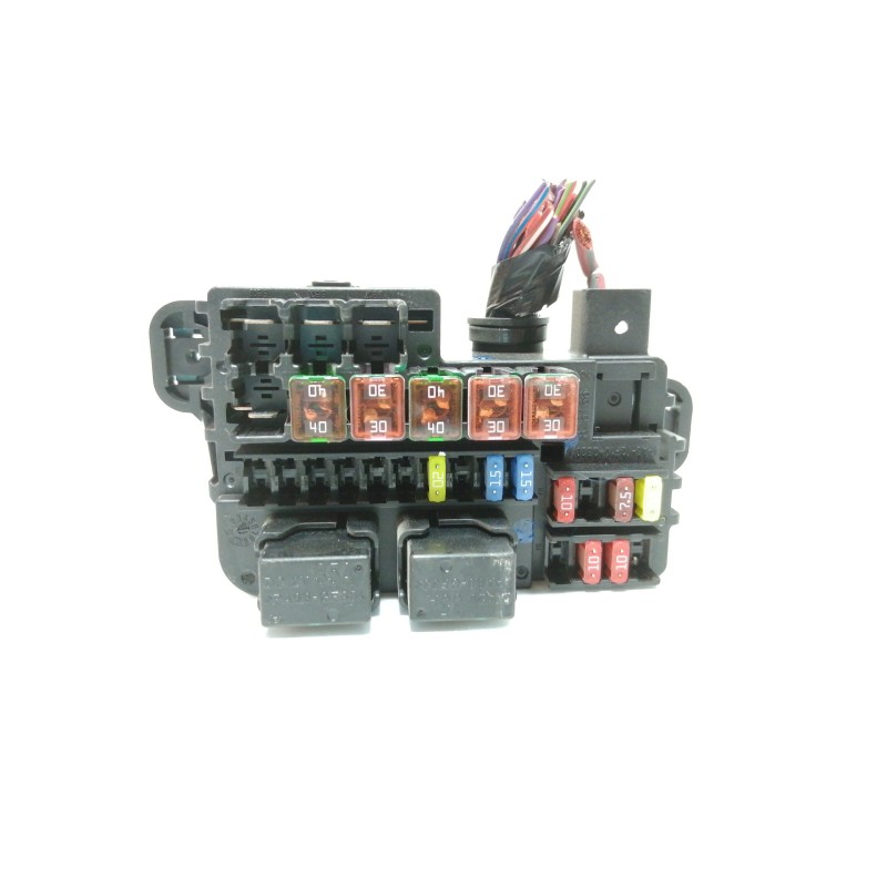 Recambio de caja reles / fusibles para opel mokka selective referencia OEM IAM 826166  