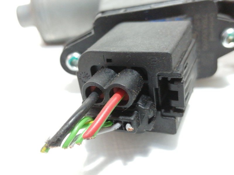 Recambio de motor elevalunas trasero izquierdo para opel mokka selective referencia OEM IAM 98920SUV20  