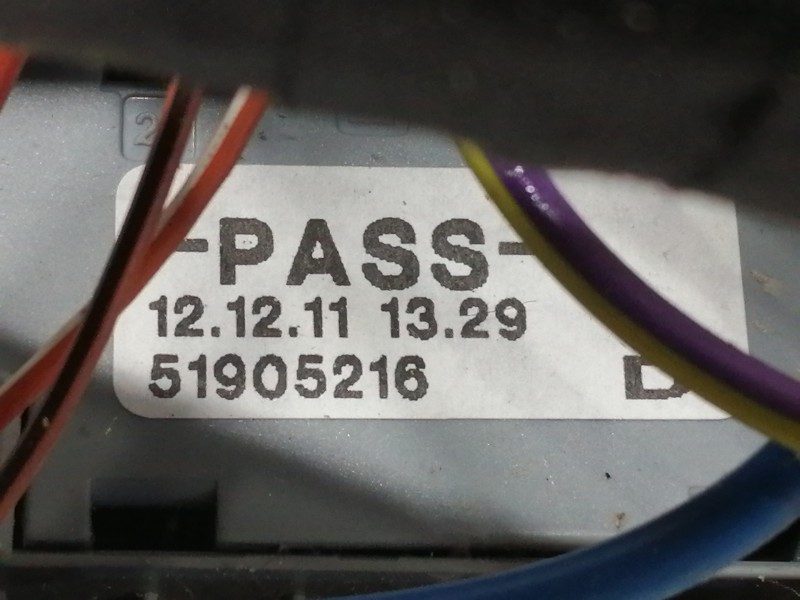 Recambio de caja reles / fusibles para peugeot bipper básico referencia OEM IAM 51905216  