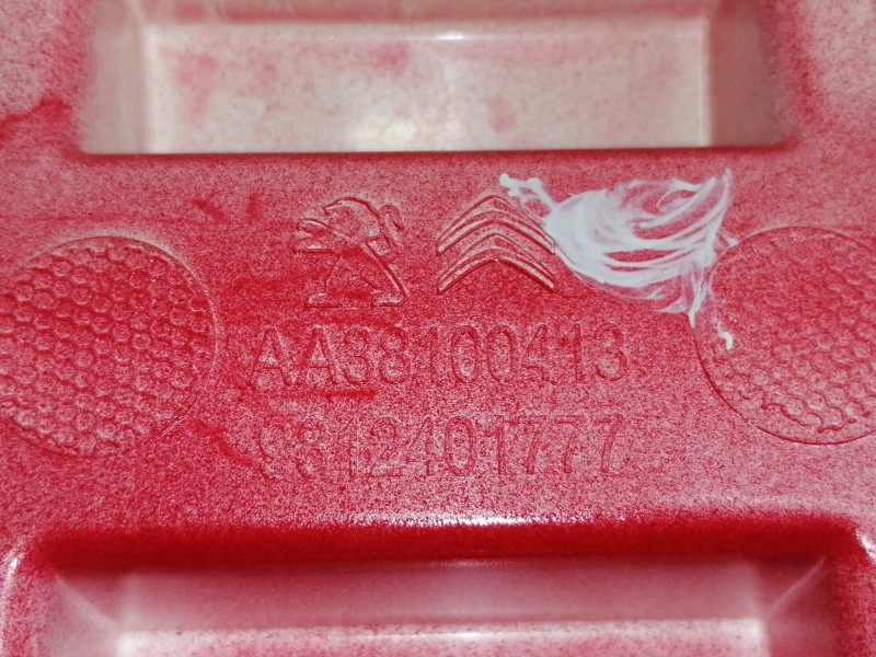 Recambio de moldura para citroën c3 shine referencia OEM IAM 9812401777  