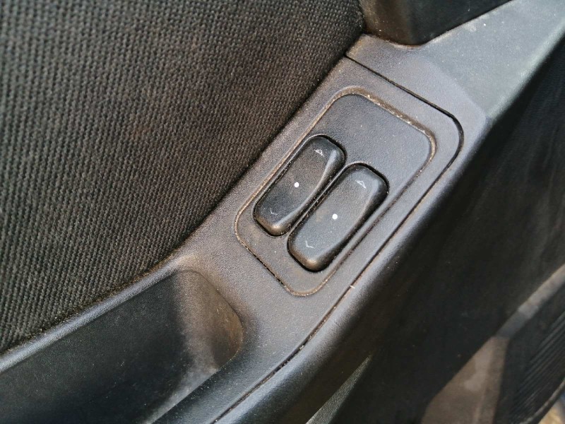 Recambio de mando elevalunas delantero izquierdo para opel meriva cosmo referencia OEM IAM 13363202 24409205 