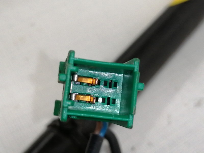 Recambio de enganche cinturon delantero izquierdo para opel meriva cosmo referencia OEM IAM 13130377 542591561 