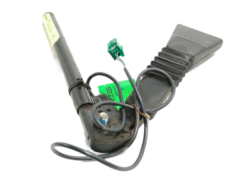 Recambio de enganche cinturon delantero izquierdo para opel meriva cosmo referencia OEM IAM 13130377 542591561 