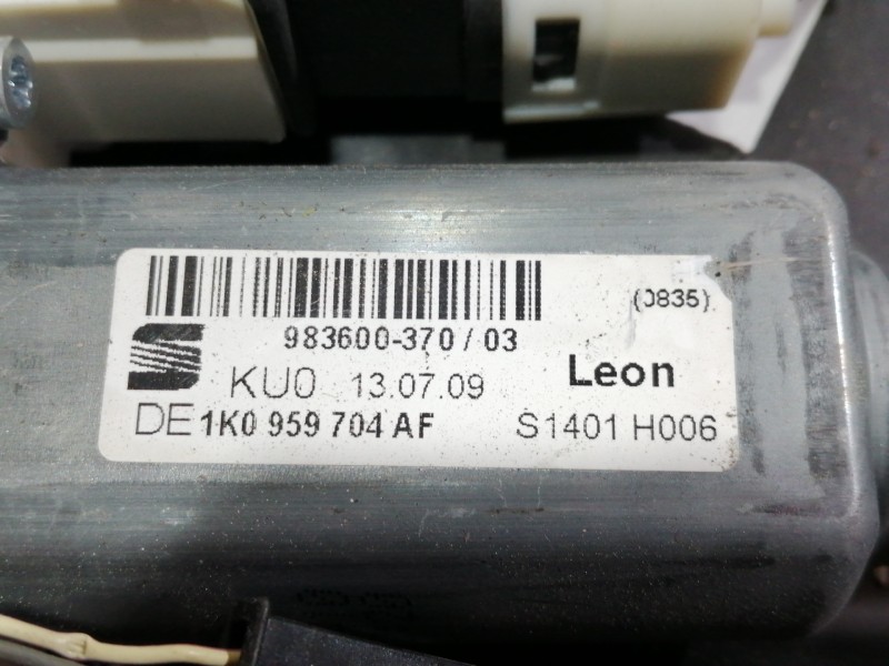 Recambio de elevalunas trasero derecho para seat leon (1p1) reference referencia OEM IAM 1K0959704AF 983600370 