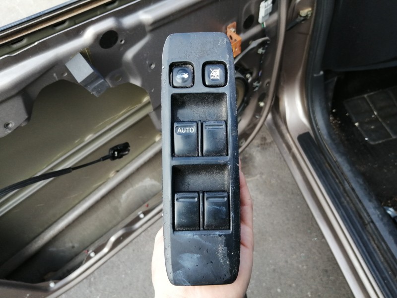 Recambio de mando elevalunas delantero izquierdo para nissan primera berlina (p12) acenta referencia OEM IAM 25401AV640 C8DD702N