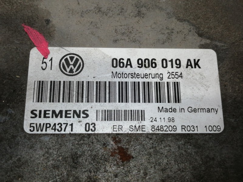 Recambio de centralita motor uce para volkswagen golf iv berlina (1j1) 1.6 referencia OEM IAM 06A906019AK  
