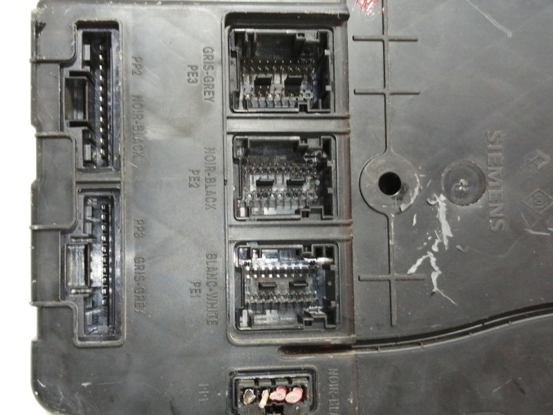 Recambio de caja reles / fusibles para renault scenic ii authentique referencia OEM IAM 8200306434  