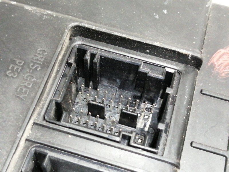 Recambio de caja reles / fusibles para renault scenic ii authentique referencia OEM IAM 8200306434  