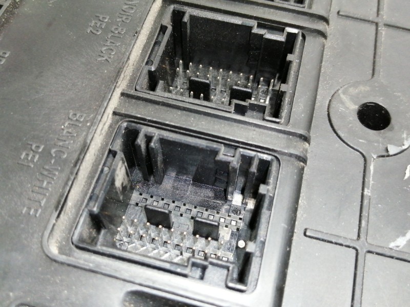 Recambio de caja reles / fusibles para renault scenic ii authentique referencia OEM IAM 8200306434  