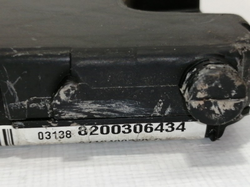 Recambio de caja reles / fusibles para renault scenic ii authentique referencia OEM IAM 8200306434  