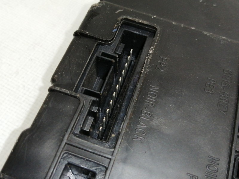 Recambio de caja reles / fusibles para renault scenic ii authentique referencia OEM IAM 8200306434  