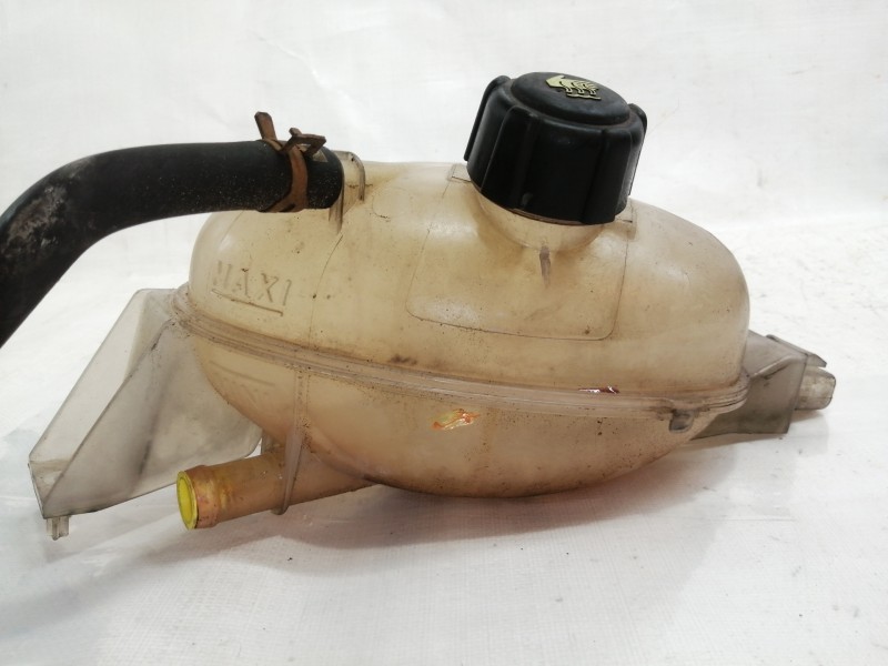 Recambio de deposito expansion para renault master kombi l2h2 3,3t referencia OEM IAM 217100015R  