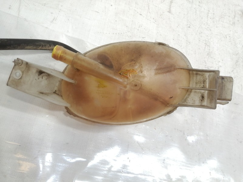 Recambio de deposito expansion para renault master kombi l2h2 3,3t referencia OEM IAM 217100015R  