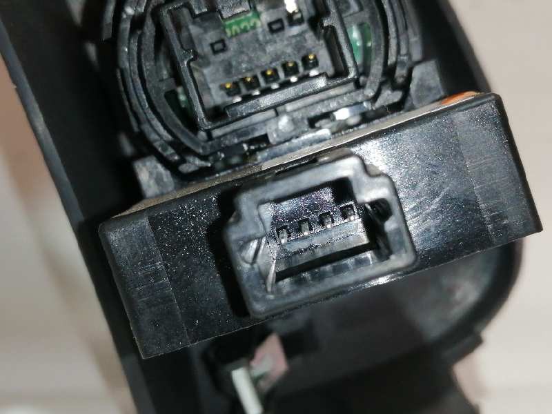 Recambio de moldura para nissan juke (f15) tekna premium referencia OEM IAM 682401KE0A 2009DJ2357 