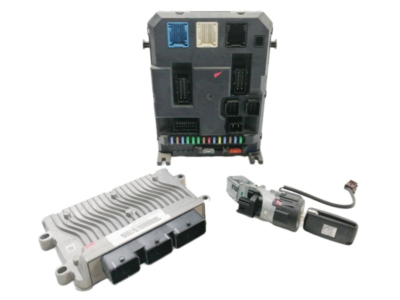 Recambio de centralita motor uce para citroën c3 lx referencia OEM IAM 0162592818 9666591380 V29009427A