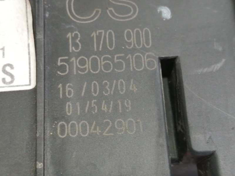 Recambio de caja reles / fusibles para opel vectra c berlina comfort referencia OEM IAM 13170900  