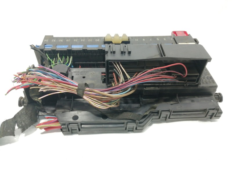 Recambio de caja reles / fusibles para bmw serie 3 berlina (e46) 320d referencia OEM IAM 18500000000  