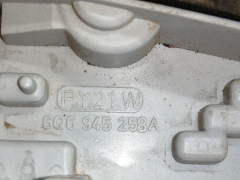 Recambio de piloto trasero derecho para volkswagen polo (9n1) conceptline referencia OEM IAM 6Q6945258A 6Q6945112A 
