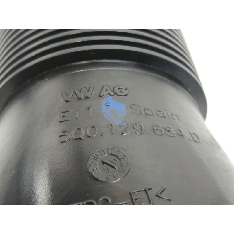Recambio de tubo para volkswagen polo advance referencia OEM IAM 5Q0129684D  