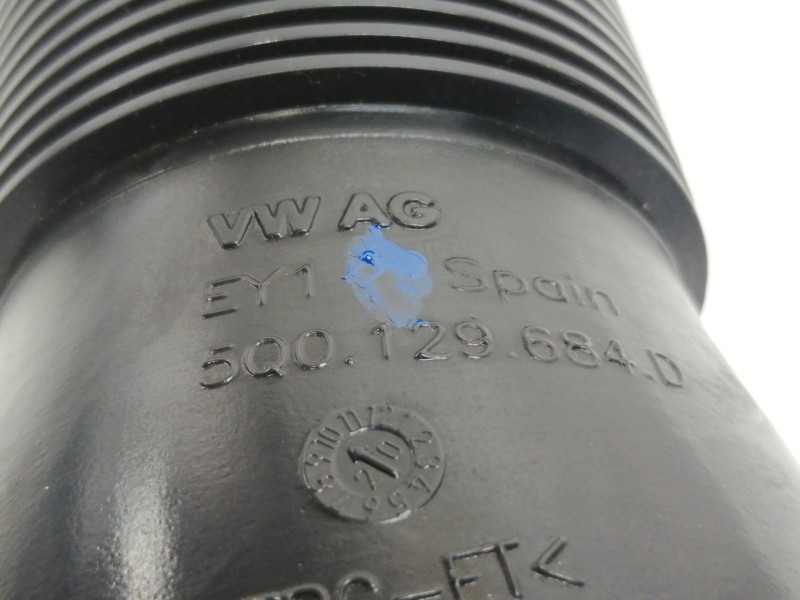 Recambio de tubo para volkswagen polo advance referencia OEM IAM 5Q0129684D  
