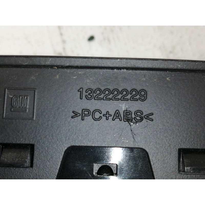 Recambio de mando elevalunas delantero derecho para opel insignia berlina cosmo referencia OEM IAM 13301886 13222229 211399