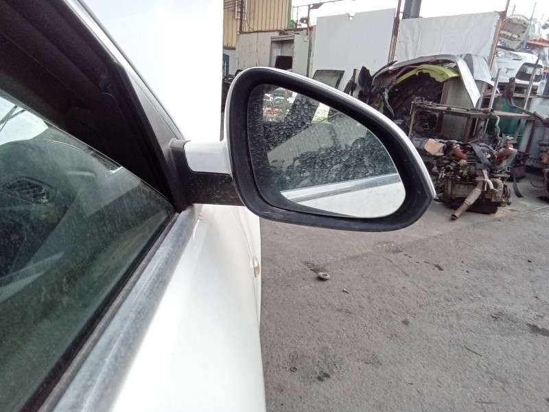Recambio de retrovisor derecho para opel insignia berlina cosmo referencia OEM IAM 13269576 13268446 